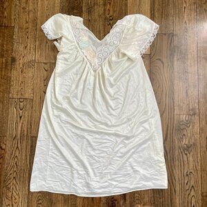 Vintage Embroidered Floral Nightgown White Satin Lace Cap Sleeve Romantic